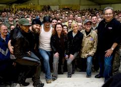 Tichina Arnold, Zack Brown, Kid Rock, Kathleen Madigan, Kellie Pickler, John Bowman, and Lewis Black posing together