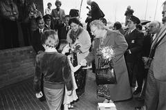 Ziaur Rahman and Queen Juliana visiting Infocentrum Nieuw Land in Lelystad on April 24, 1979