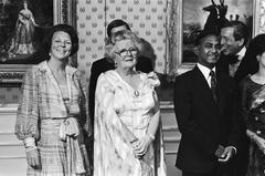 Group portrait at Soestdijk Palace including Princess Beatrix, H.M. van Vollenhoven, President Ziaur Rahman of Bangladesh, Prince Claus, Begem Ziaur Rahman, Prince Bernhard, and Princess Margriet on April 23, 1979
