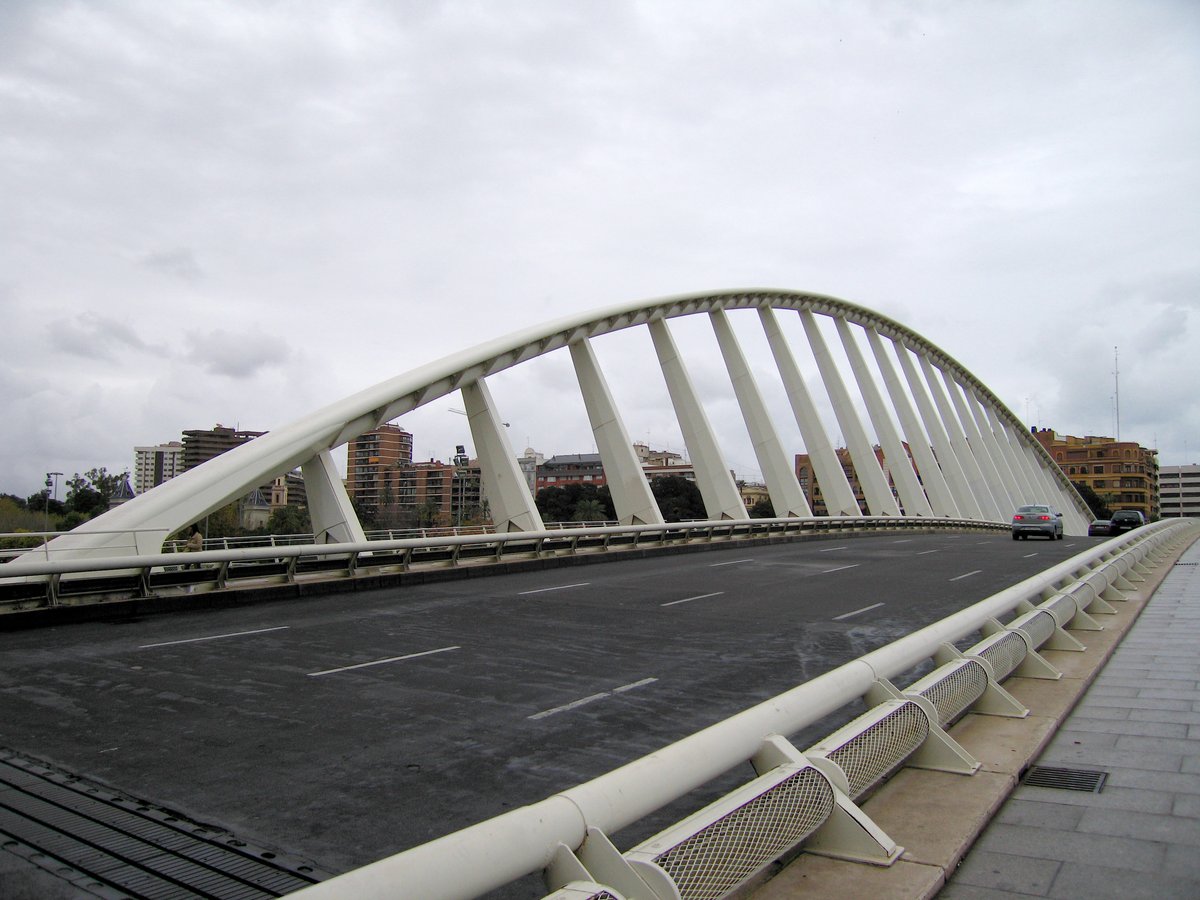 Pont de l'Albereda bridge in Valencia over the Turia river