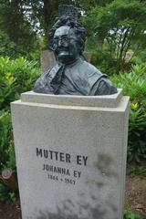 Grave monument of Johanna Ey, known as Mother Ey, at Düsseldorf Nordfriedhof in June 2024