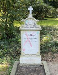 Family grave of Dr. Winfried E. Hartkopf at Nordfriedhof Cemetery in Düsseldorf