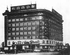 Hankyu Umeda Station and Hankyu Department Store after first phase construction completion