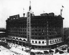 Hankyu Umeda Station and Hankyu Department Store after second phase construction in 1936