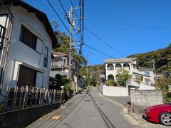 West side view of Kamakura city with historical buildings and greenery