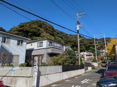 West side of Kamakura cityscape with buildings and greenery under a clear sky