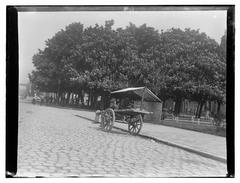 View of Weesperplein with entrance to Weesperstraat and bridge 257 over Nieuwe Achtergracht in Amsterdam, June 1902