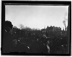 Crowd gathered at Weesperplein near Valkenburgerstraat in Amsterdam for the funeral of Vice Admiral Zeegers-Veeckens in September 1902, historic black and white photo by Jacob Olie