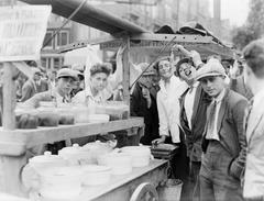 Herring cart at Weesperplein market in Amsterdam, 1932