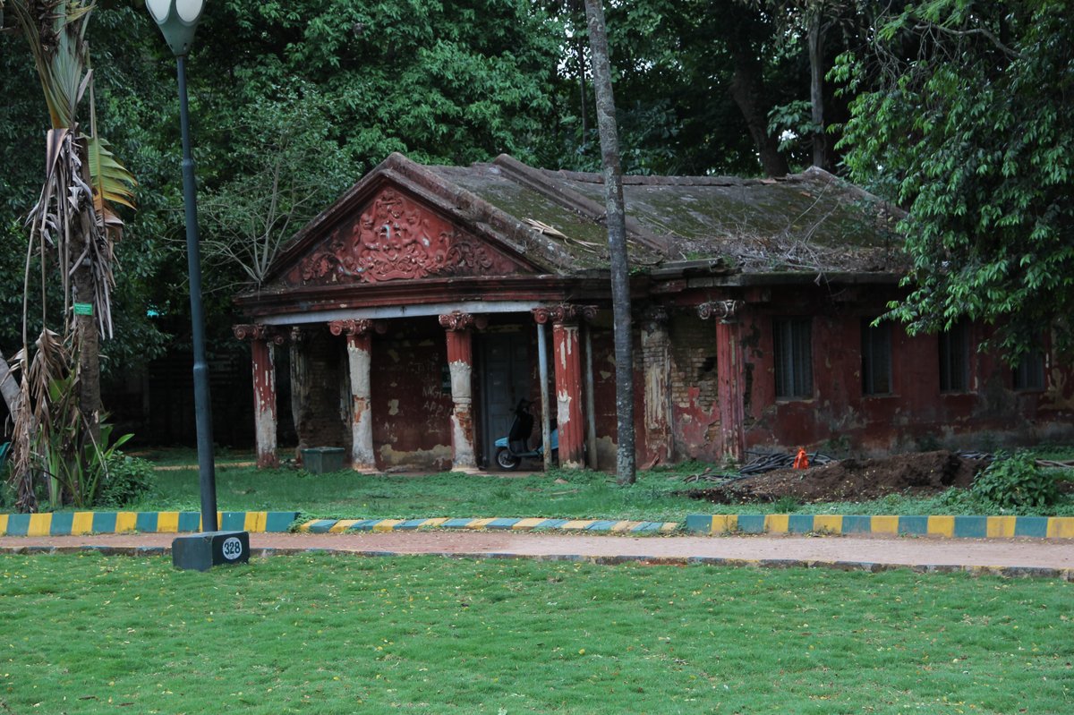 Krumbiegel Hall in dilapidated condition before demolition