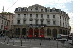 St-Paul train station in Lyon with electric buses of line C3 on the right
