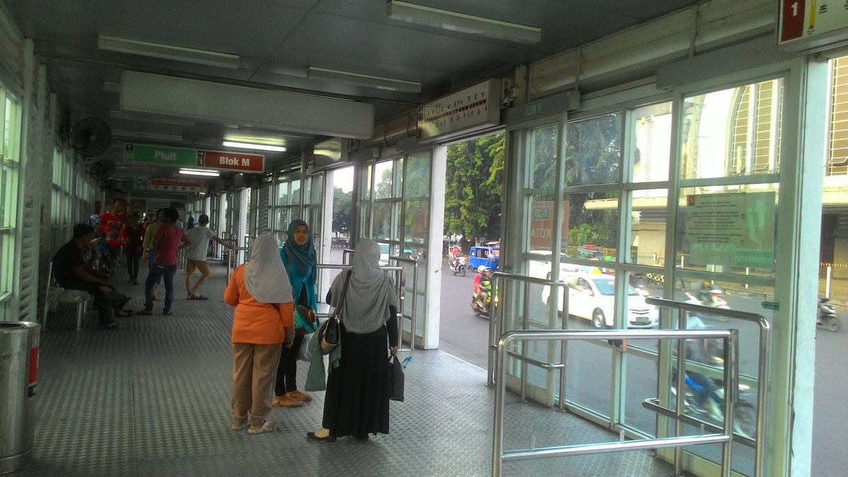 Halte Kota Transjakarta bus stop serving Corridor 1 in Jakarta