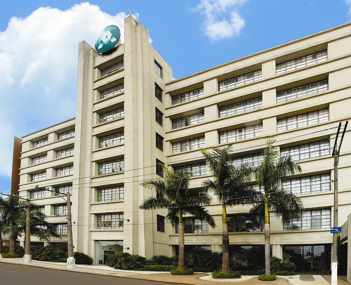 Anhembi Morumbi Laureate University modern building exterior with blue sky