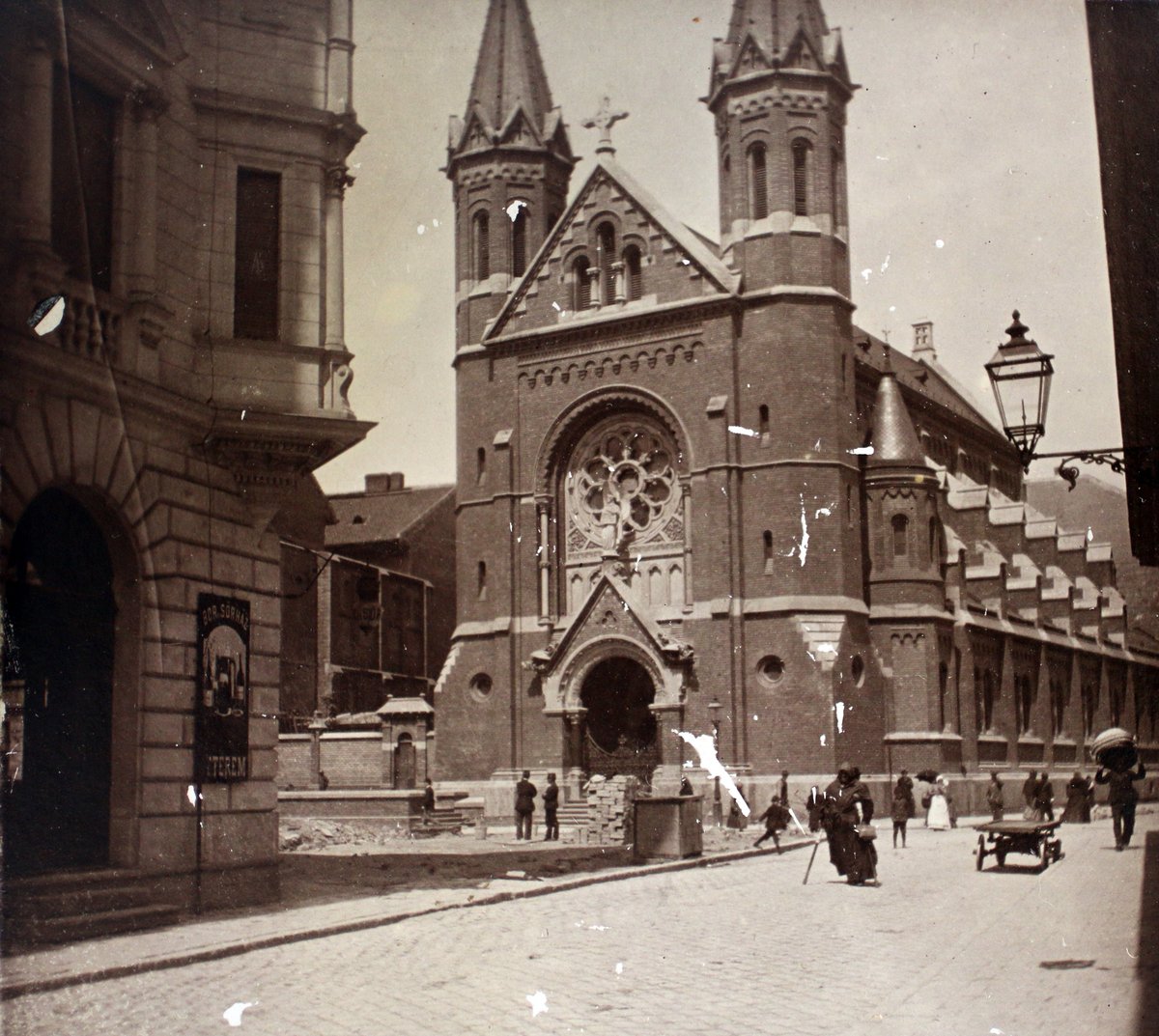 Corner of Lőrinc Pap Square and Mária Street with Jézus Szíve Church