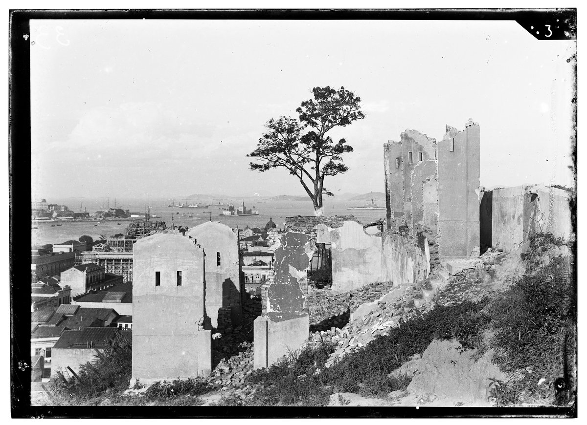Demolition of Morro do Castelo with Ilha Fiscal and Palácio Tiradentes under construction in the background
