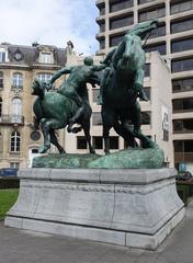 La Lutte équestre bronze sculpture by Jacques de Lalaing in Brussels