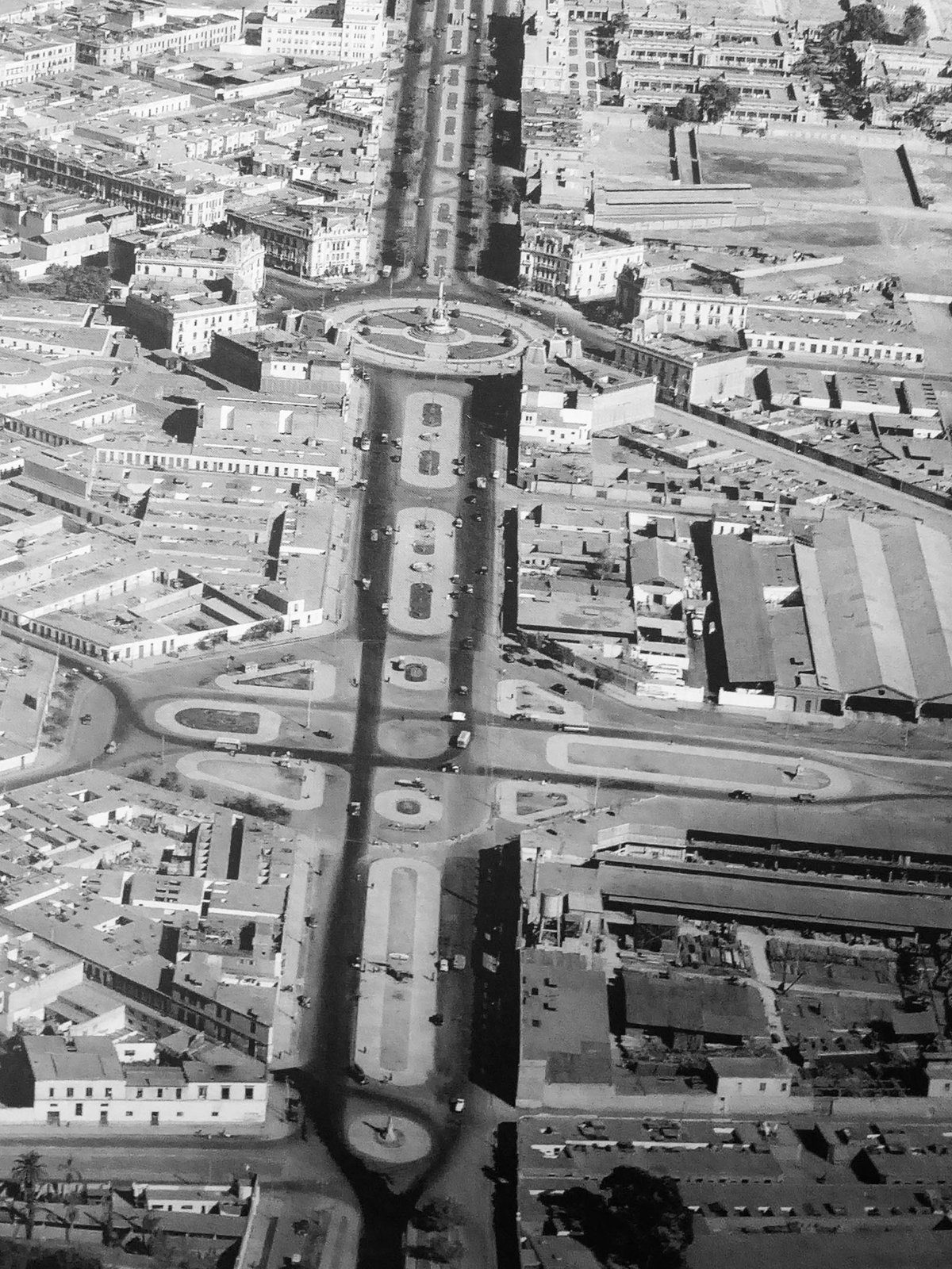 Aerial view of Avenida Alfonso Ugarte and Plazas Unión and Dos de Mayo in the 1940s