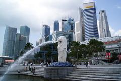 Merlion statue in Merlion Park with Singapore skyscrapers in the background