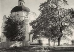 Historical view of Vilnia (Vilnius) showing Rosy Lane and a notable monastery in early 20th century