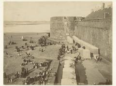 Historical photograph of La Terrasse du Château in Saint-Malo during bathing hours showing the fortified town and coastline