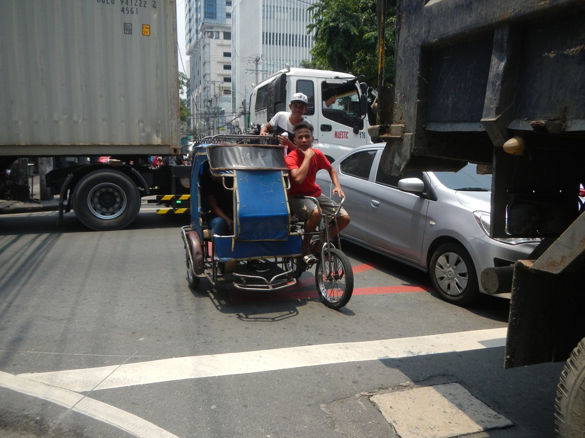 Intersection of United Nations Avenue and Roxas Boulevard with Carlos P. Romulo Monument in Ermita, Manila