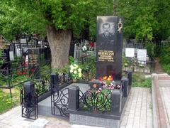 Grave of Gennady Shpigun at Preobrazhenskoe Cemetery under cloudy sky