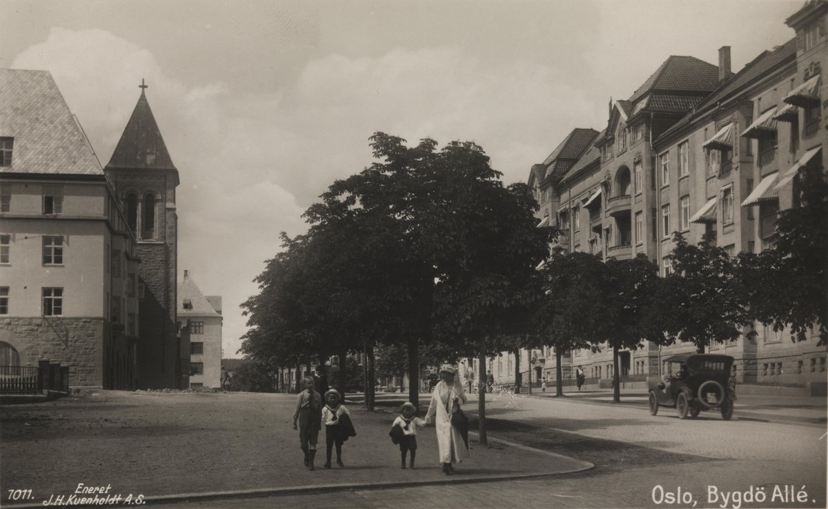 Street view of Bygdöy Alle in Oslo with trees and buildings