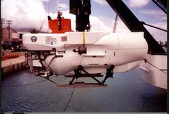 US research submarine Pisces IV being lowered from supply ship R/V Ka?imikai-o-Kanaloa