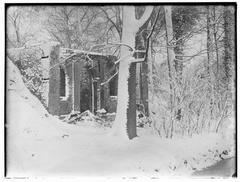 Snow-covered Frankendael estate, later city nursery, at Middenweg 72 in Amsterdam, 1890