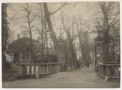 Black and white photograph of Middenweg 76, Roosenburg near Frankendaal, taken by Cornelis G. Leenheer