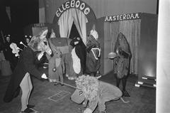 Black and white photo of Circus Elleboog animal orchestra performance at De La Mar Theater in 1966