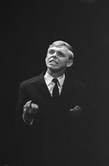 Floris de Graaf performing at ICC contest for young cabaret artists in Nieuwe de la Mar, Amsterdam, 1968