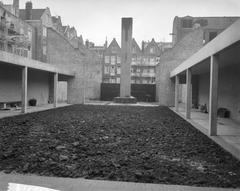 Commemorative ceremony at the old Dutch Theater in Amsterdam honoring the Jewish deportation site during World War II, April 5, 1962