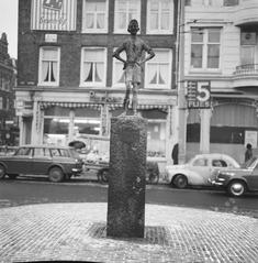 Black and white photo of Het Lieverdje statue at Spui, Amsterdam in 1966