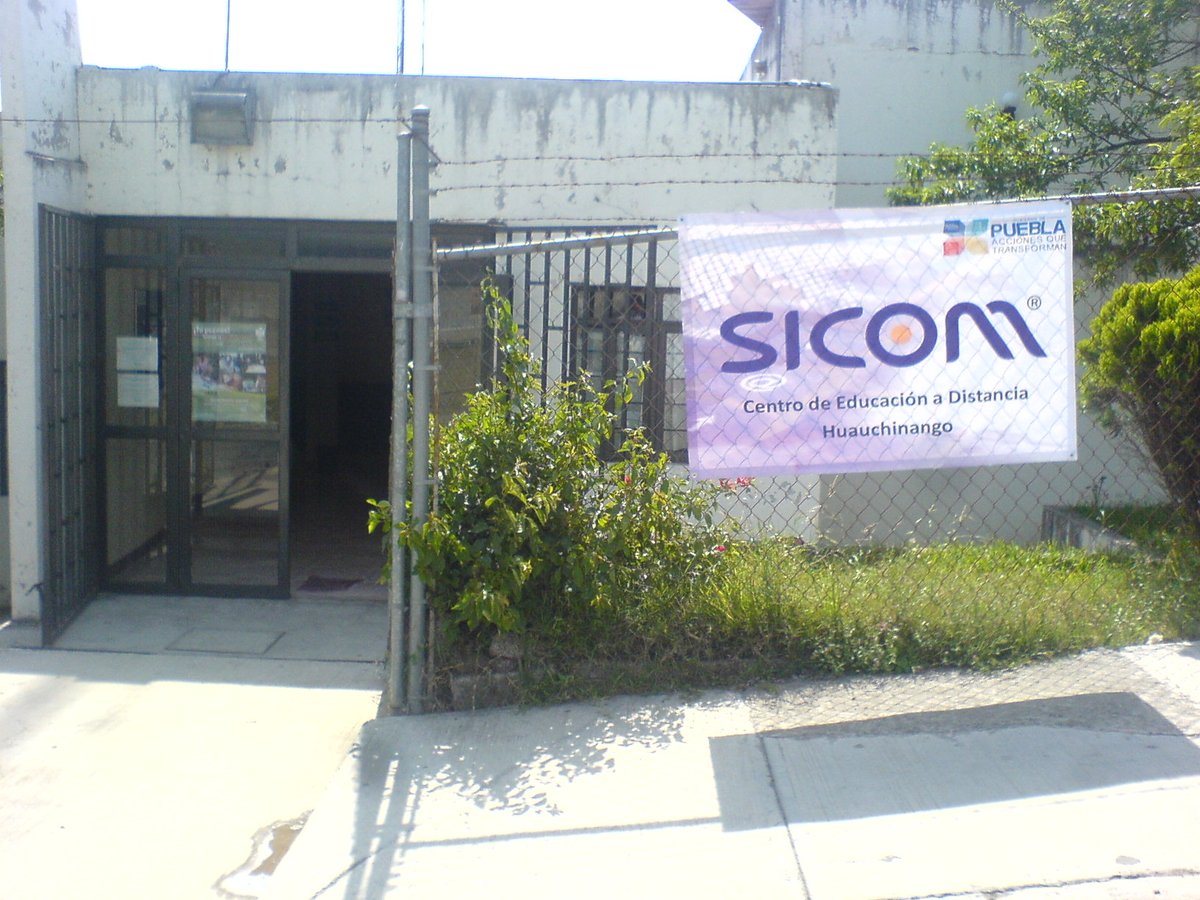 Centro de Educación a Distancia Huauchinango building exterior