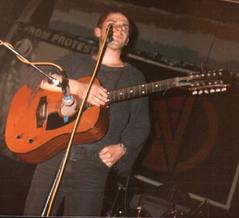 Danbert Nobacon standing outdoors at Birmingham University in May 1986