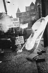 Demonstration by BBK members with Molotov cocktails and placards during the first pile driving ceremony for the Rijksmuseum Vincent van Gogh in Amsterdam, 1969