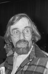Portrait of Jan Elburg, Dutch author, at the Boekenweekmanifestatie in Van Goghmuseum, Amsterdam 1974