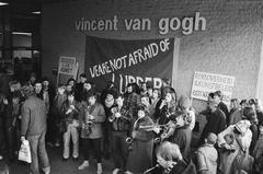 Black and white photo of an artists' orchestra at the end of the Van Gogh Museum occupation protest in Amsterdam