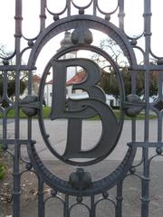 Monogram Bartoňů z Dobenína on gate of Zbraslav castle