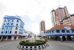 Roundabout at Moi Avenue in Mombasa with traffic and buildings