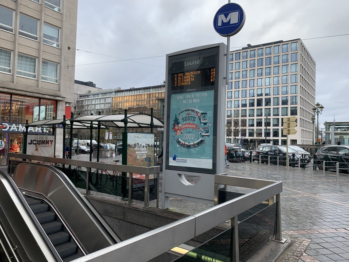 Louiza Louise metro station platforms and tracks in December 2019
