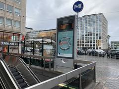 Louise/Louiza Metro Station