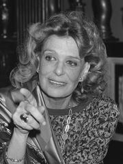 Melina Mercouri giving a speech at the Acropolis of Athens exhibition in Amsterdam on December 21, 1985
