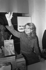Melina Mercouri signing the book 'I was born Greek' at Bijenkorf department store in Amsterdam on December 2, 1971
