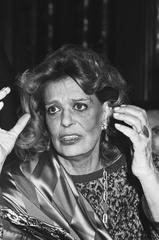 Melina Mercouri delivering a speech at the De Akropolis van Athene exhibition in Amsterdam, 1985