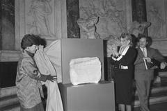 Princess Margriet and Minister Melina Mercouri at the opening of the 'Greece and the Sea' exhibition on October 28, 1987