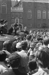 Melina Mercouri arriving at J. D. Meijerplein on May 14, 1968, black and white photo
