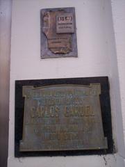 Plaques on the facade of the former Crystal Palace cinema in Junín, Argentina, indicating cultural heritage and commemorating Carlos Gardel's 1933 performance