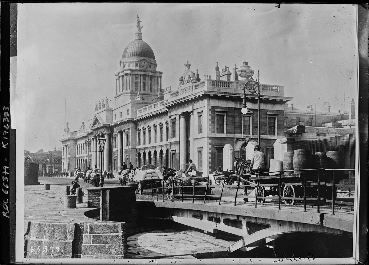 Customs building in Dublin on 25 May 1921